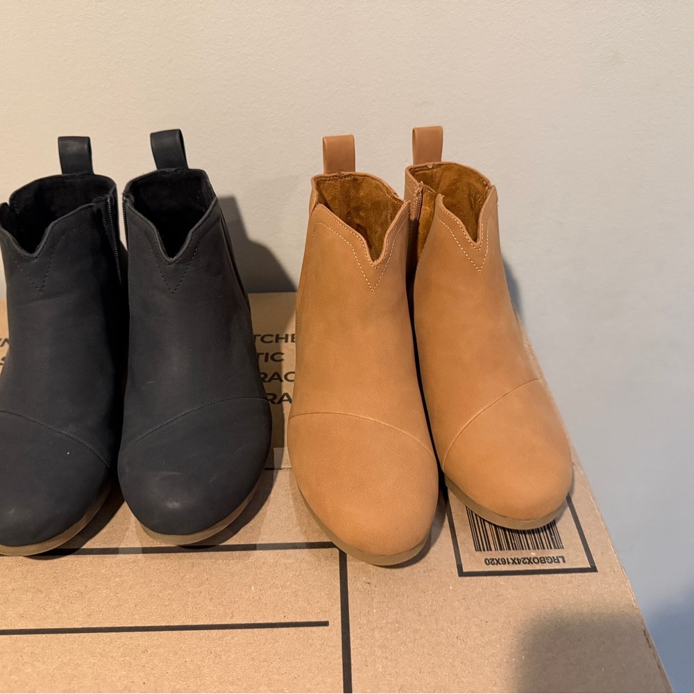 Tom’s youth Clara size 4 Black and Tan Ankle Boots new